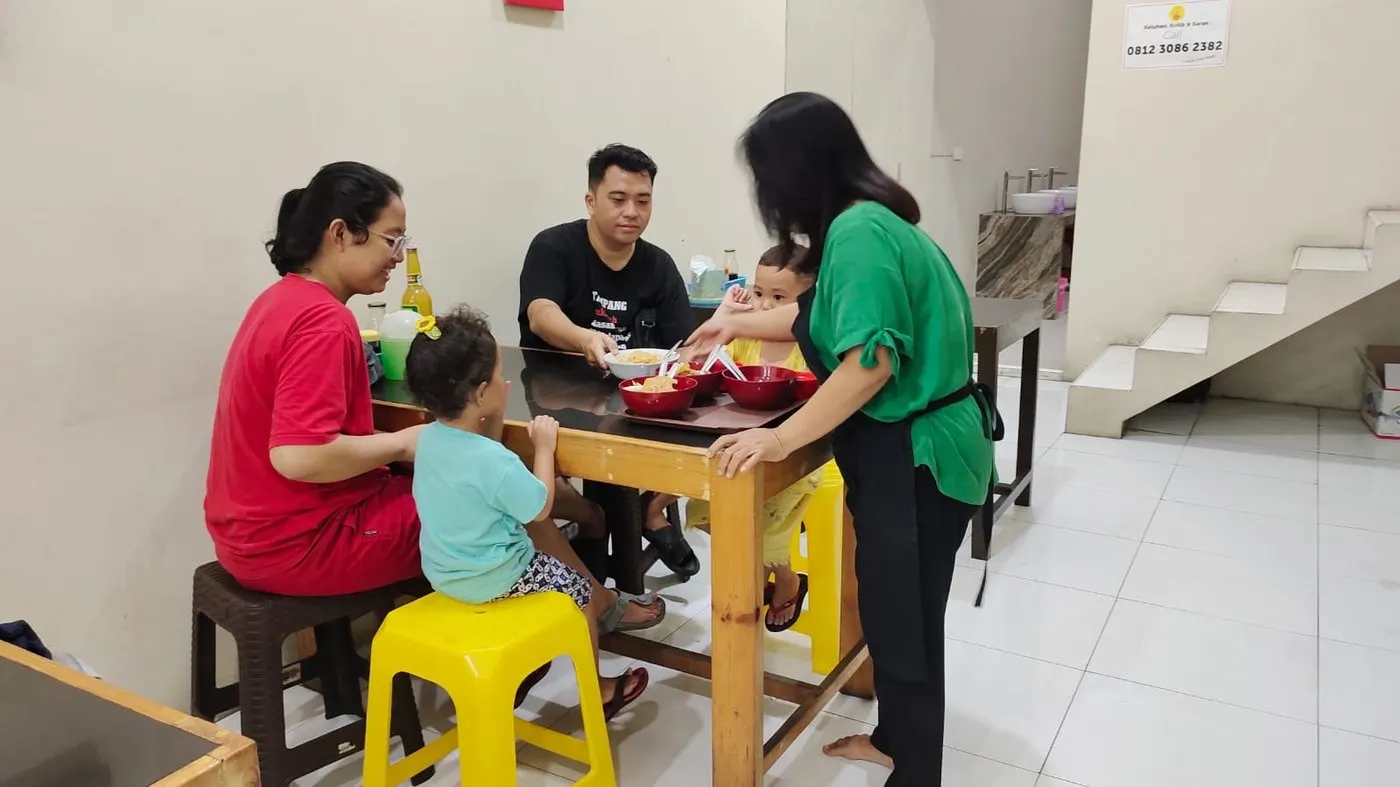 Suasana Depot Mie Ayam RATU