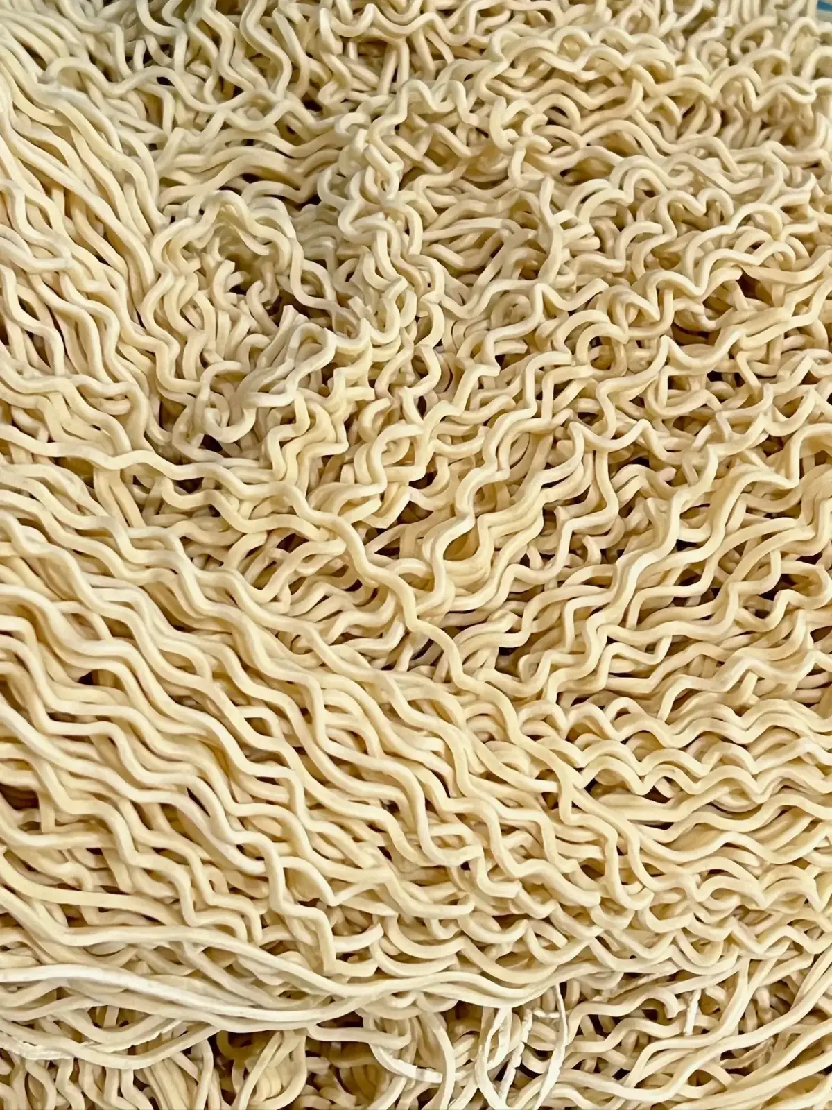 Mie basah keriting produksi Depot Mie Ayam RATU