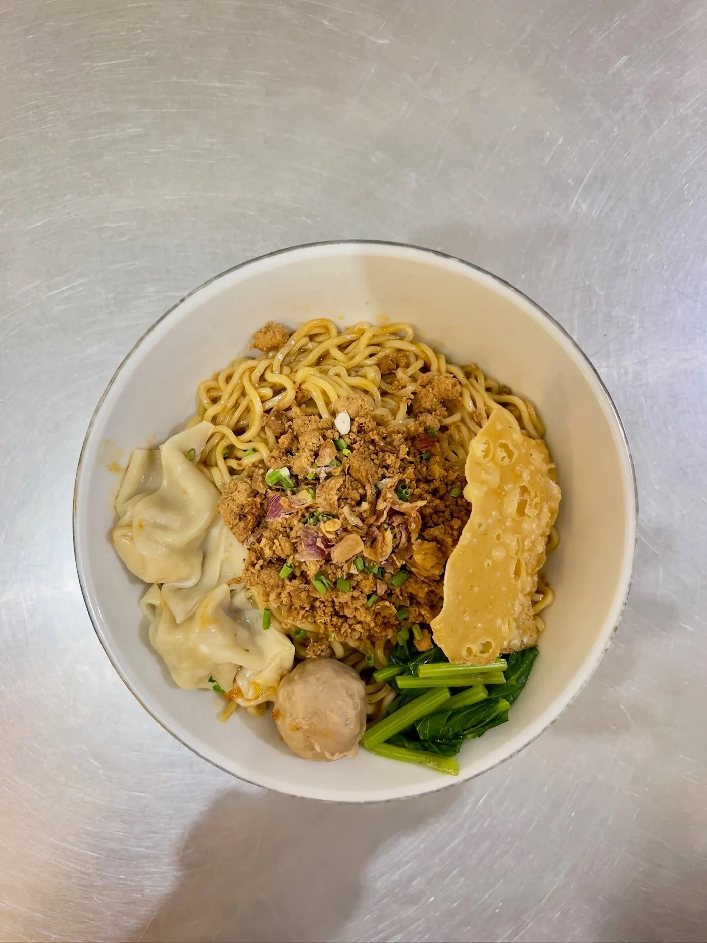 Sajian mie ayam RATU