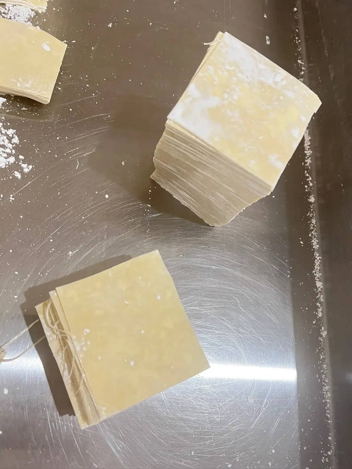 Kulit pangsit segar siap pakai produksi Depot Mie Ayam RATU